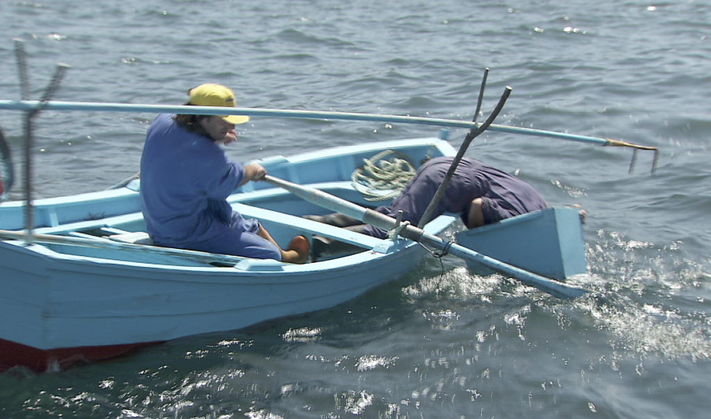 Pesca centolla con gancho (Foto: SAGA TV)